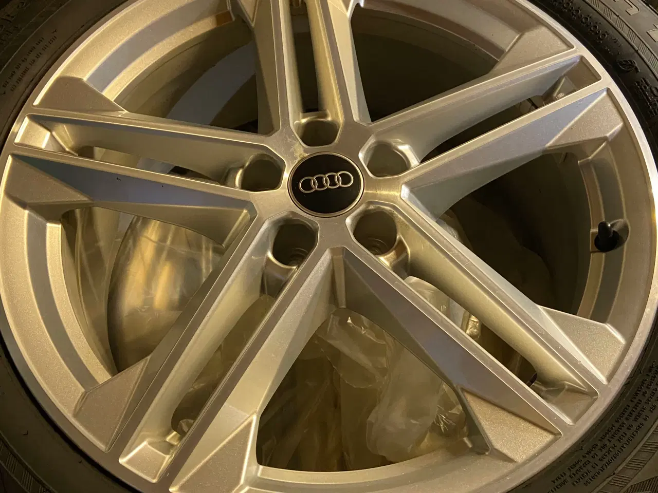 Billede 1 - Flotte Audi 235 55 19 