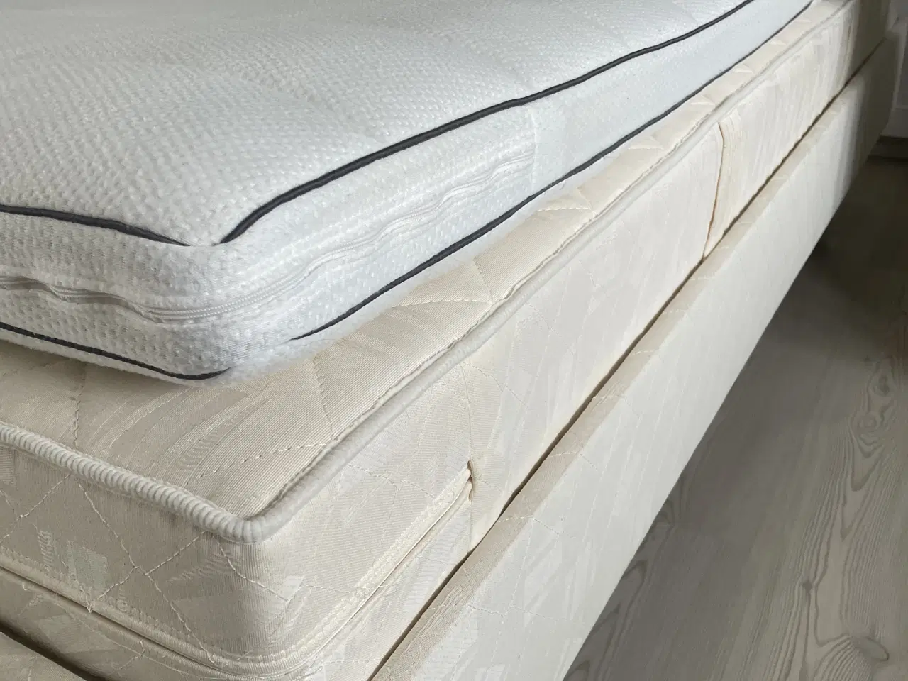 Billede 4 - Elevationsseng med/ uden madras og topmadras