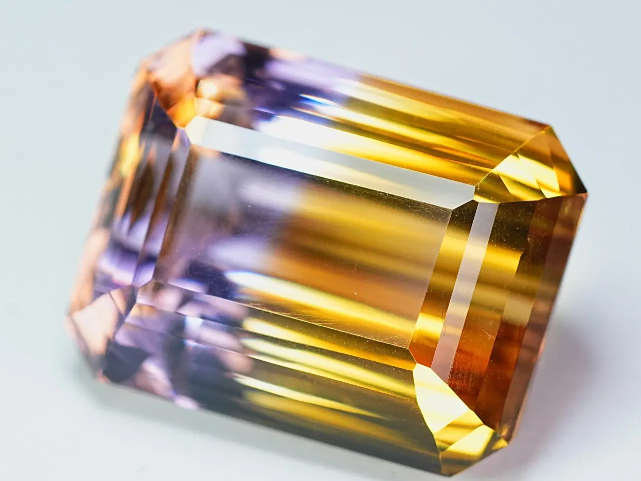 Billede 2 - Ametrin - 65.07 ct - International Colored Gemston