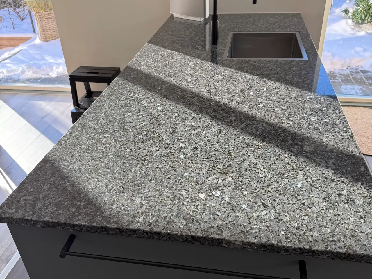 Billede 1 - Granit bordplader 2 stk incl vask