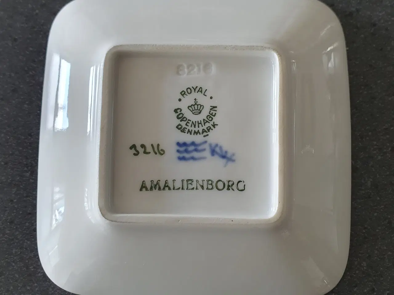 Billede 5 - Årskrus og askebægre. Royal Copenhagen.