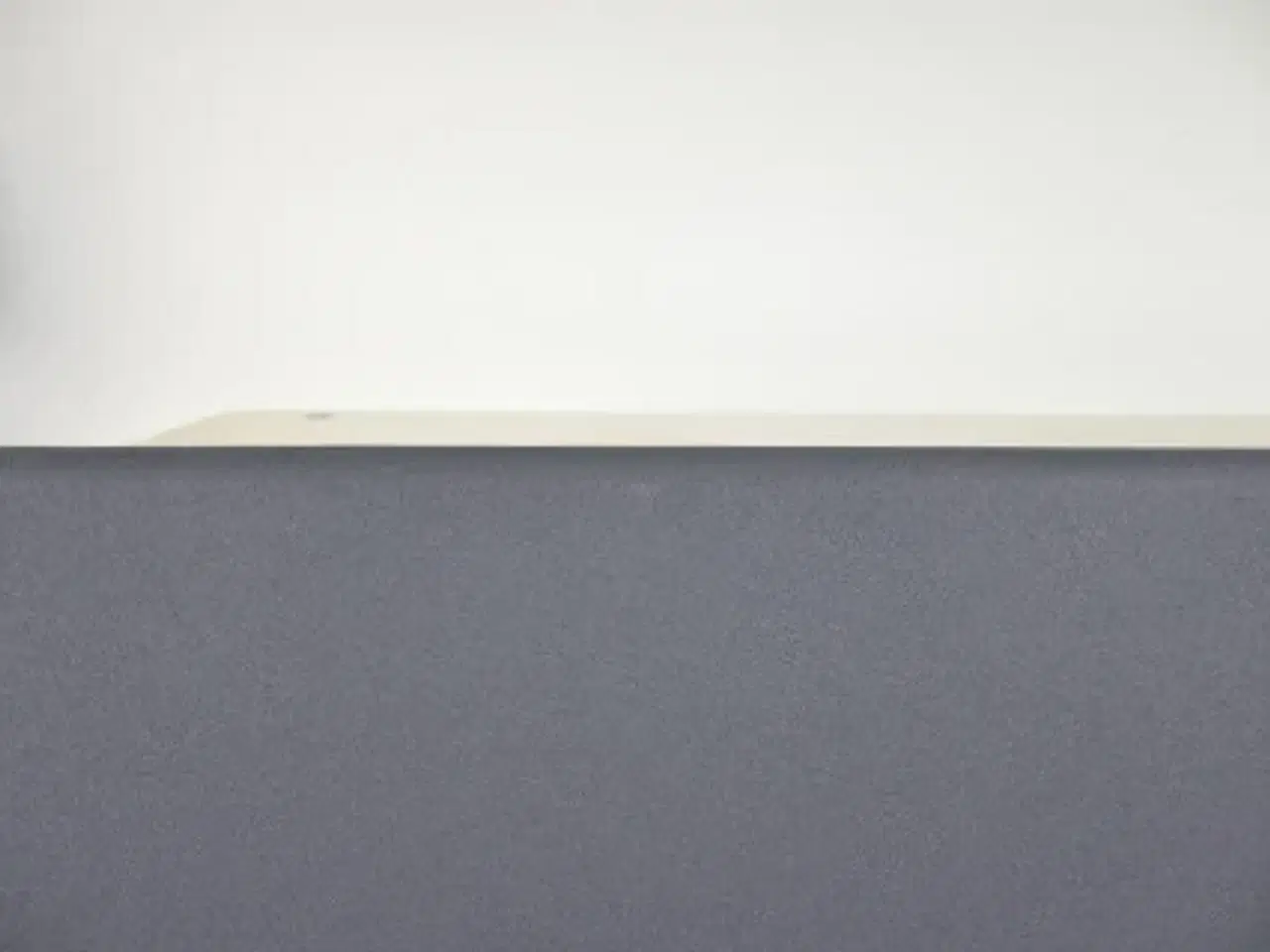 Billede 5 - Abstracta bordskærm i grå, inkl. beslag.