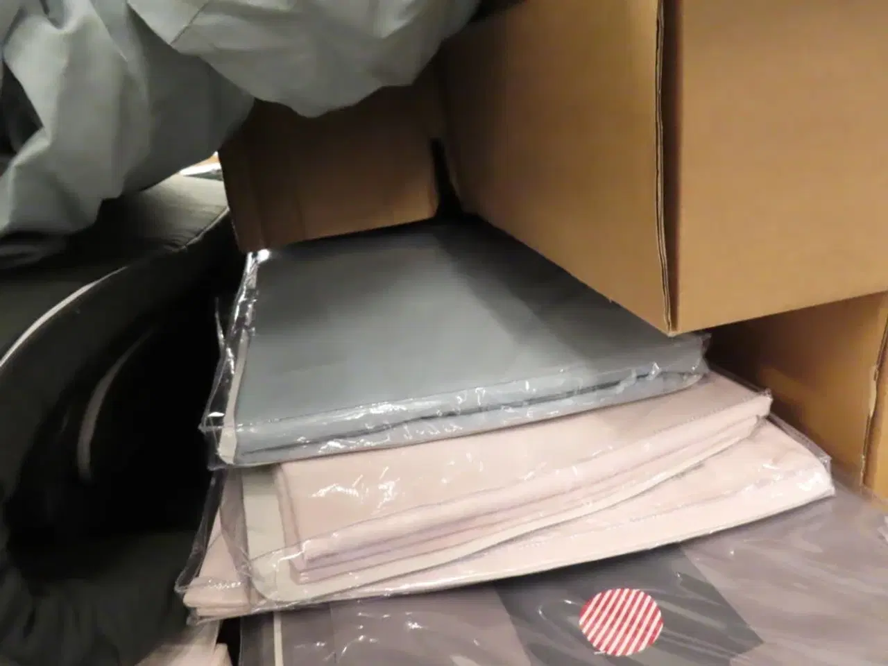 Billede 16 - Blandet lot med alt på og under bordet (bord medfølger ikke)