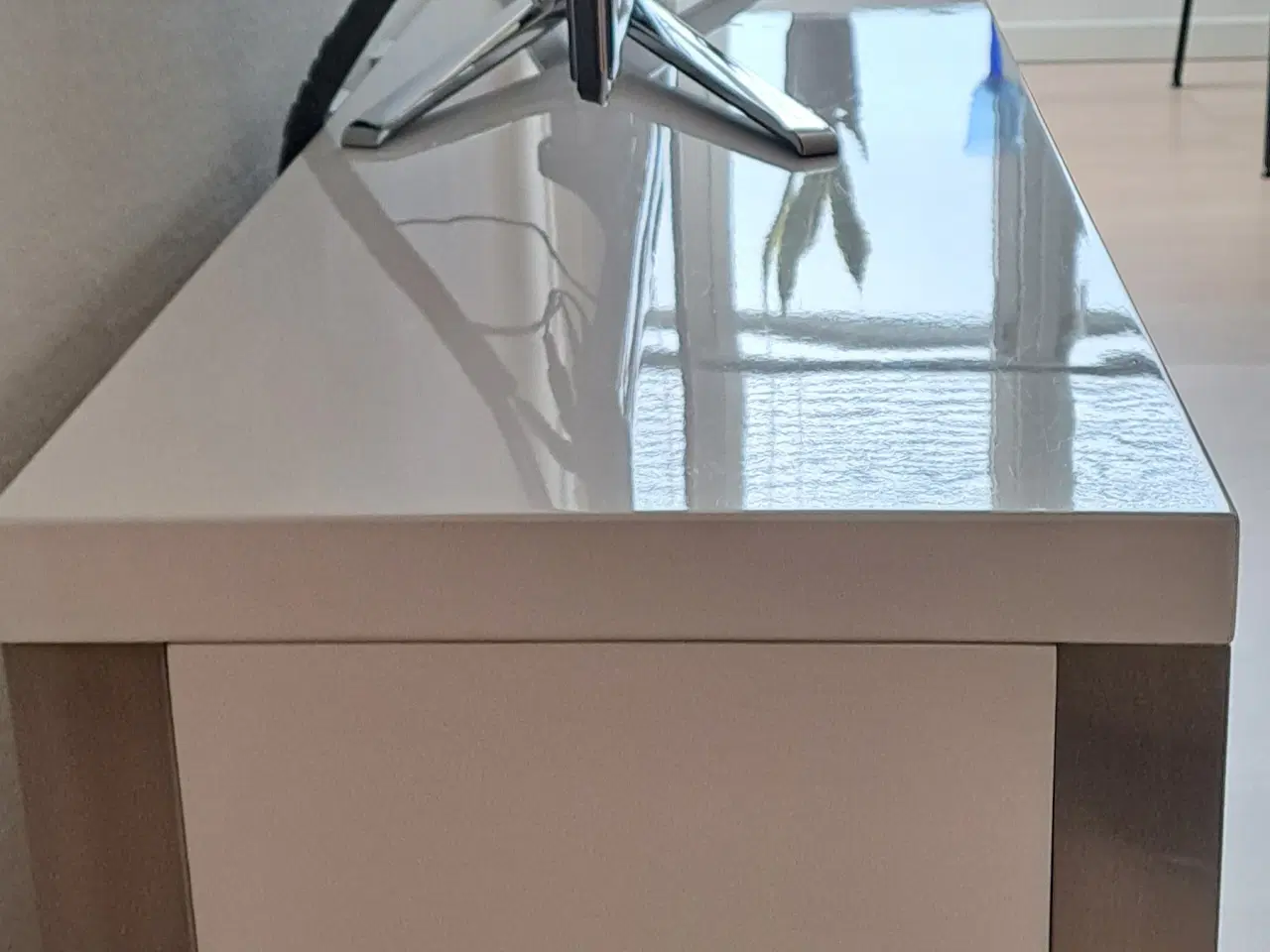 Billede 3 - TV bord, hvid højglans