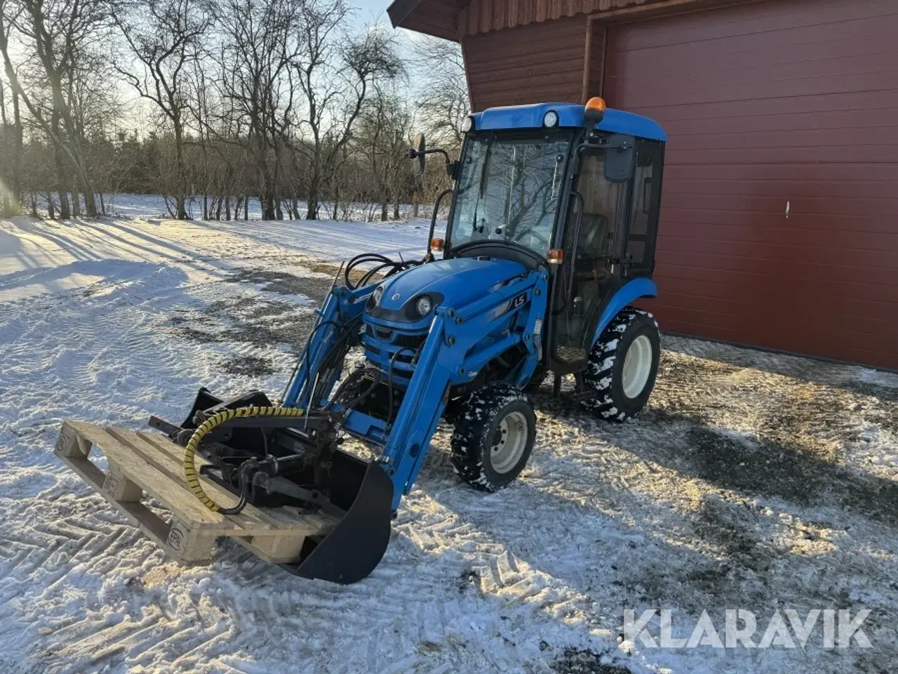 Billede 1 - Traktor LS J27 med frontlæsser