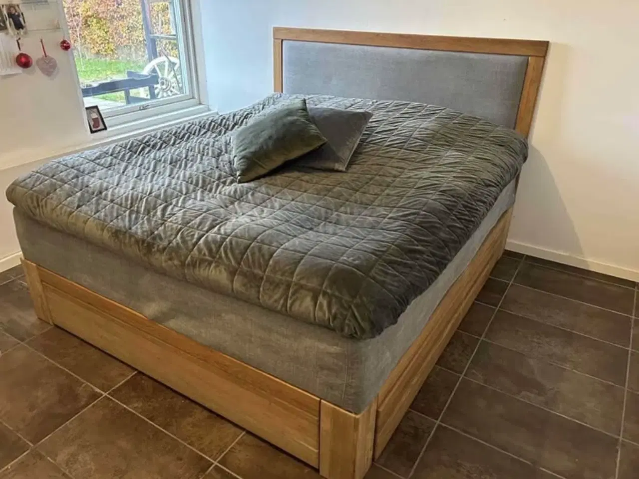Billede 2 - Egetræ seng fra Tjørnbo møbler
