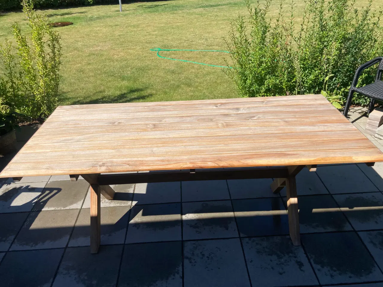 Billede 4 - Havebord i nyatho træ