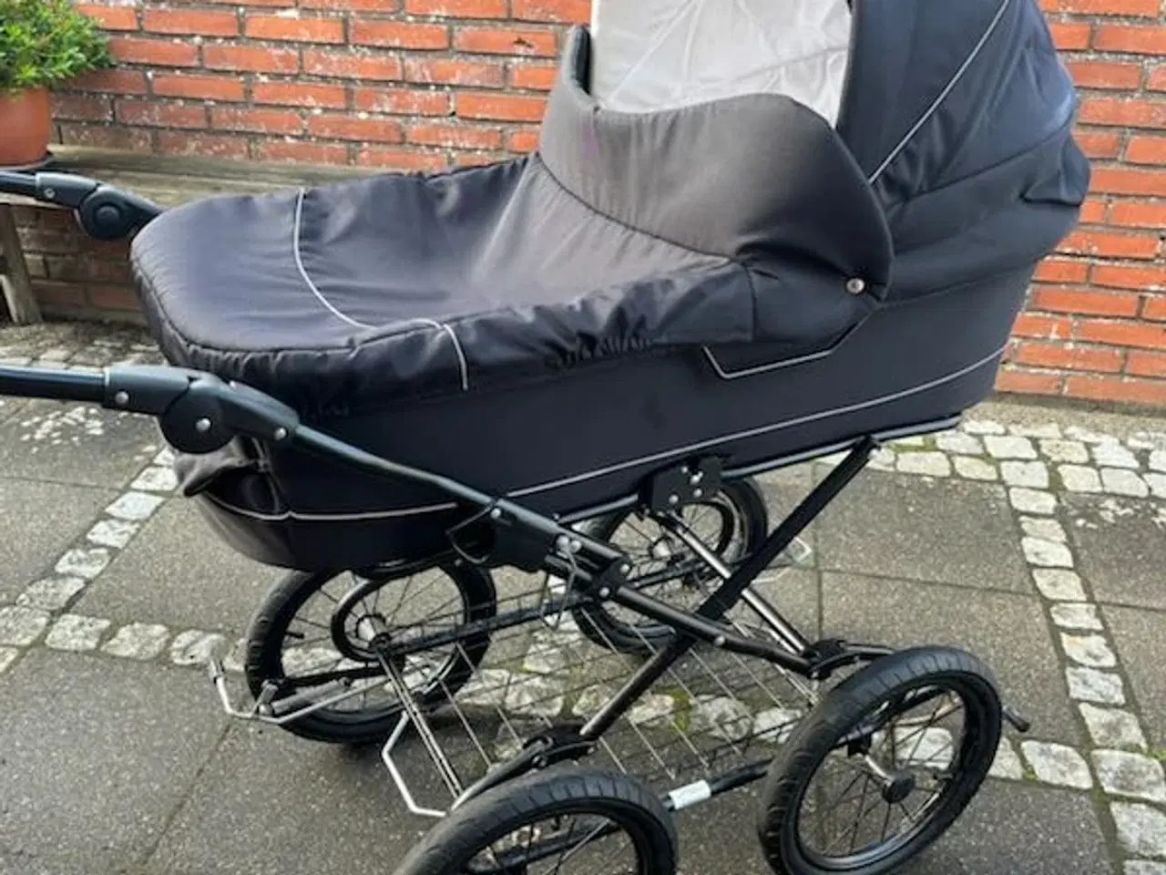 Billede 1 - Bedsteforældre Barnevogn med alt