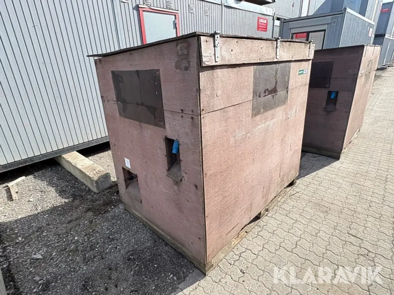 Billede 2 - Isoleret kasse med vandtank og vandværk