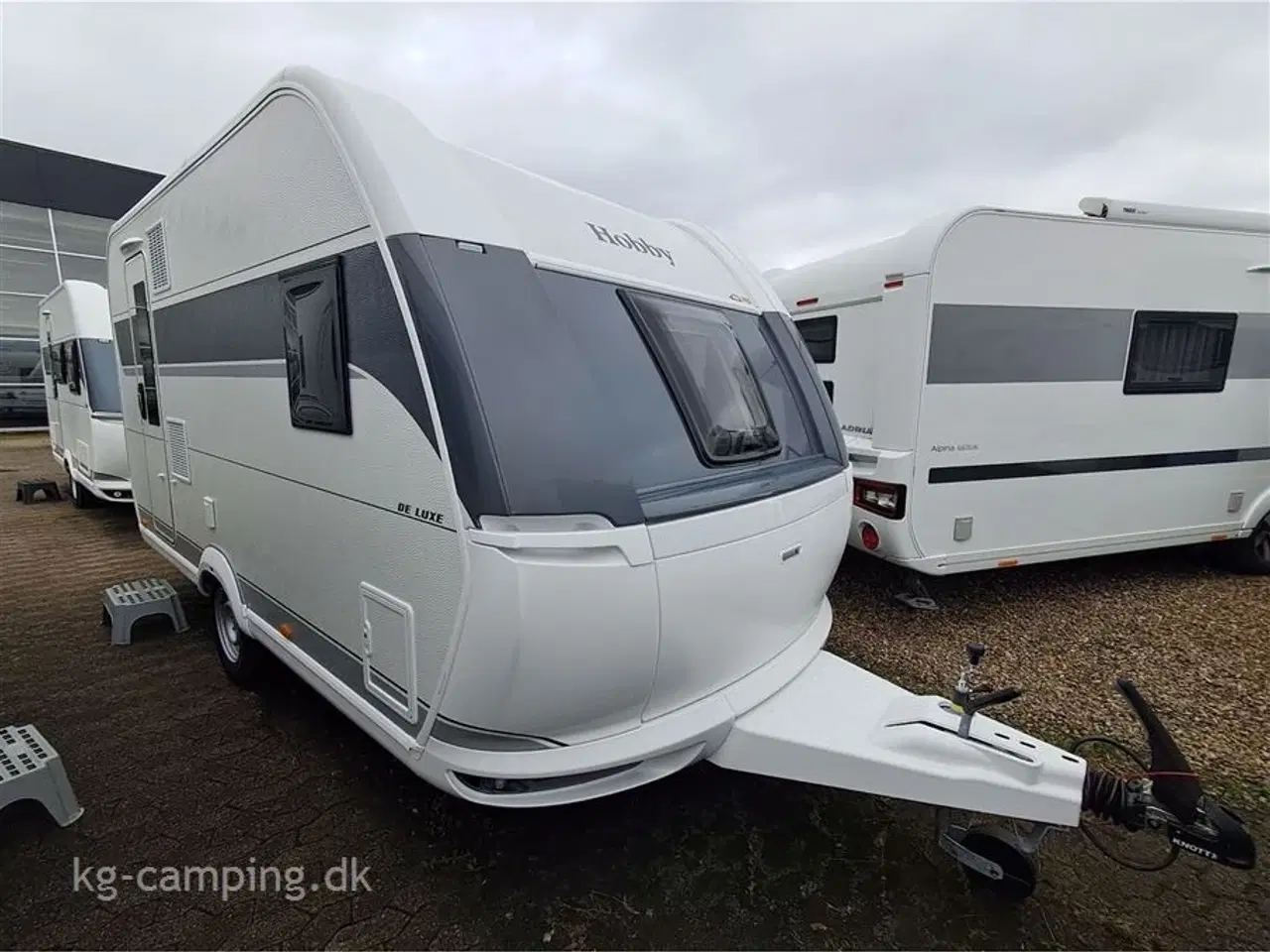 Billede 1 - 2025 - Hobby De Luxe 400 SFE   Smart rejsevogn - Kan opvejes til 1500 kg. Fransk seng.