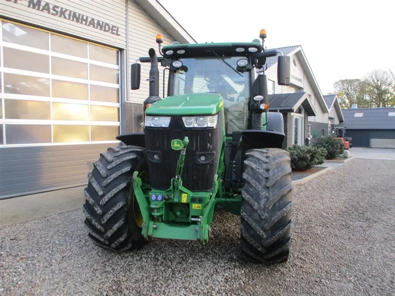 Billede 12 - John Deere 7310R Med frontlift og frontPTO en ejers gård traktor