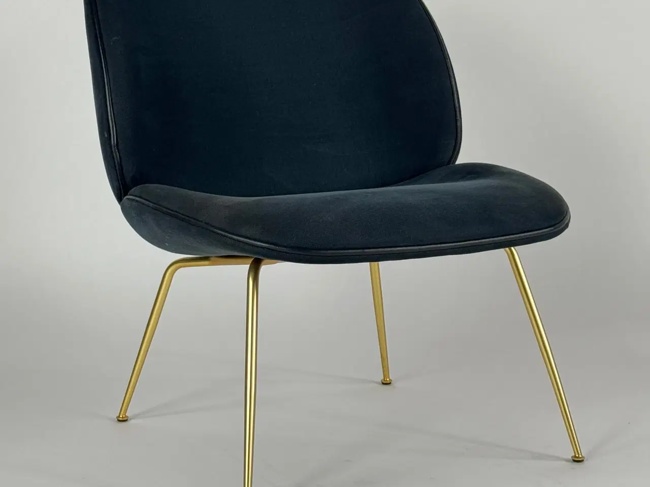 Billede 1 - GUBI Beetle Loungestol – Sort/Messing