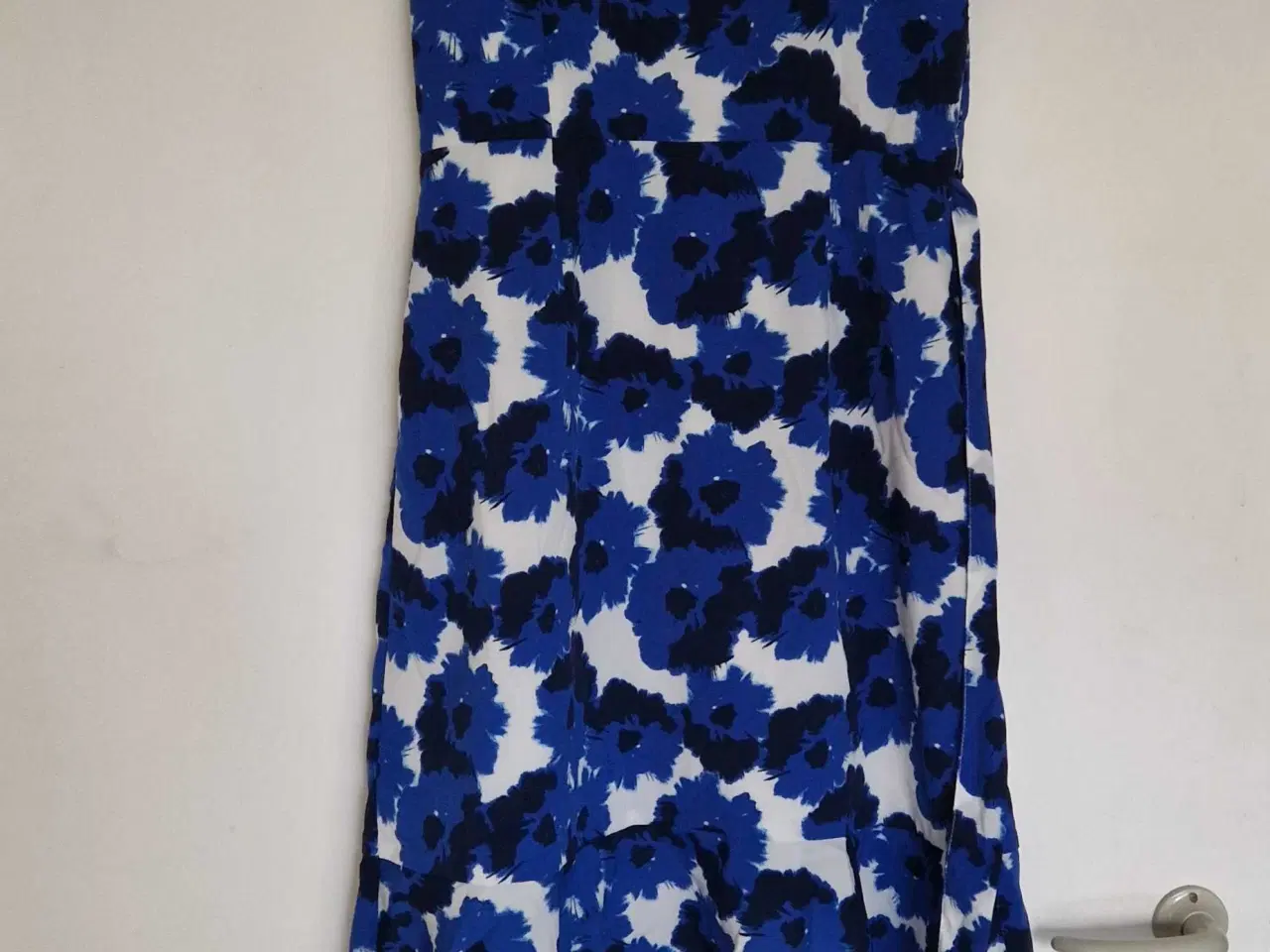 Billede 2 - Blå og hvid kjole