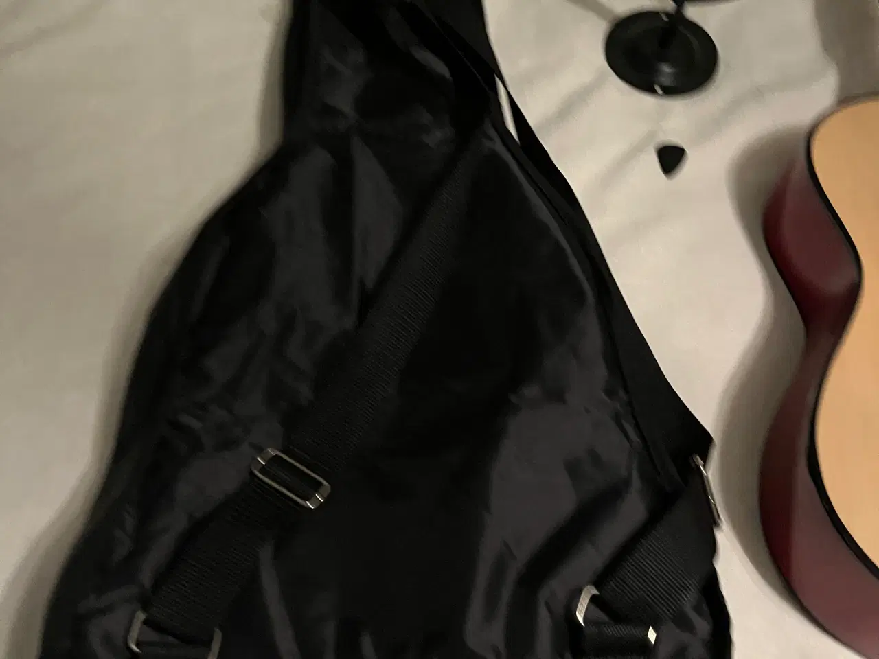 Billede 10 - Flot velholdt junior guitar med udstyr 
