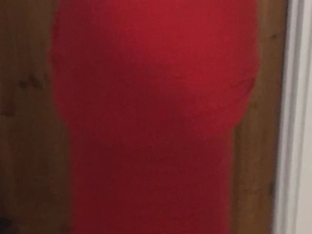 Billede 3 - Rød stram nederdel