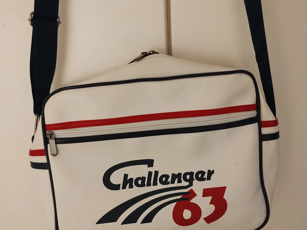 Billede 1 - Skuldertaske, Challenger 63 sælges