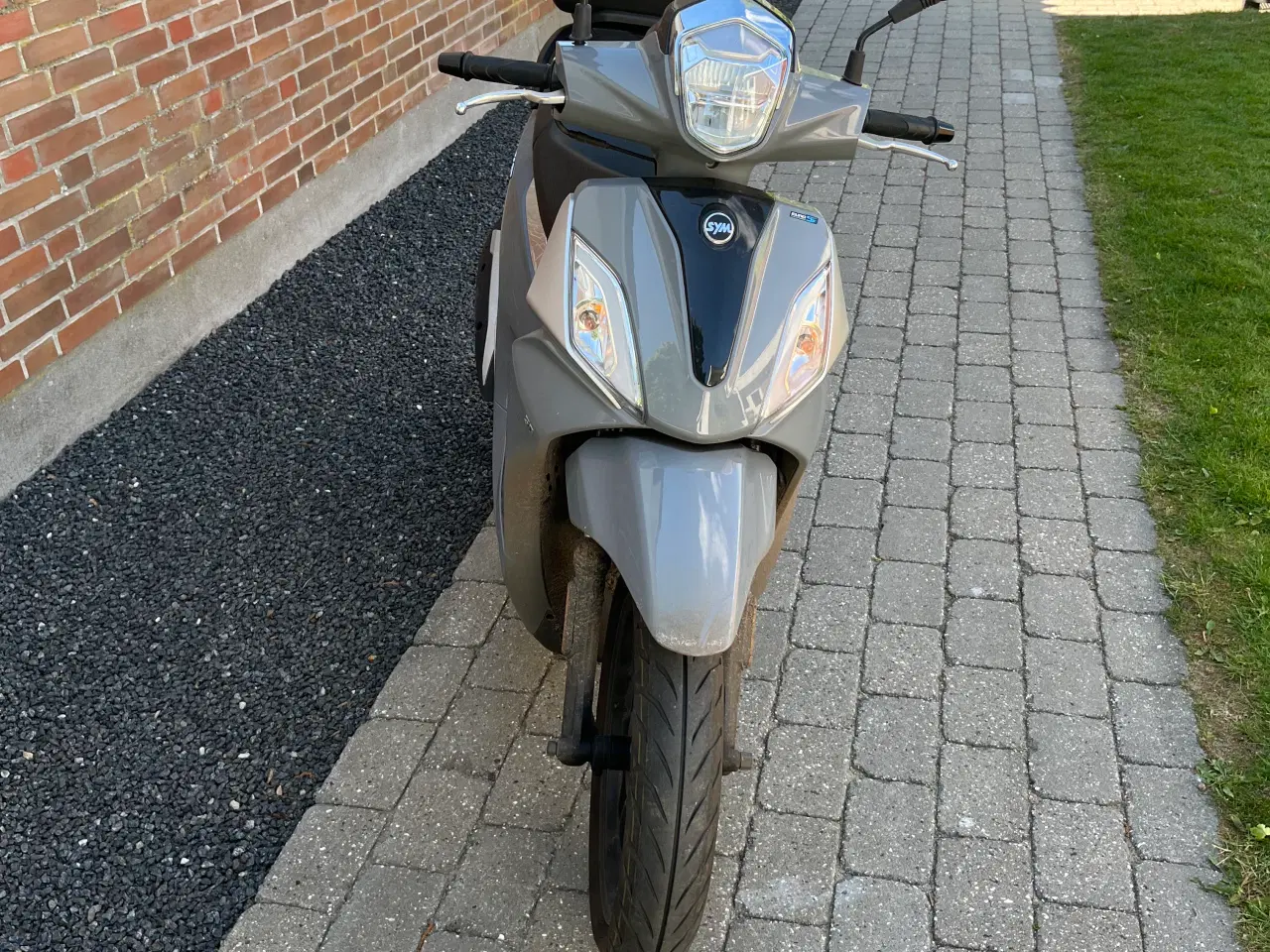 Billede 5 - Scooter 45 hjelm xl ha kørt 4000km Den er 2,5 år