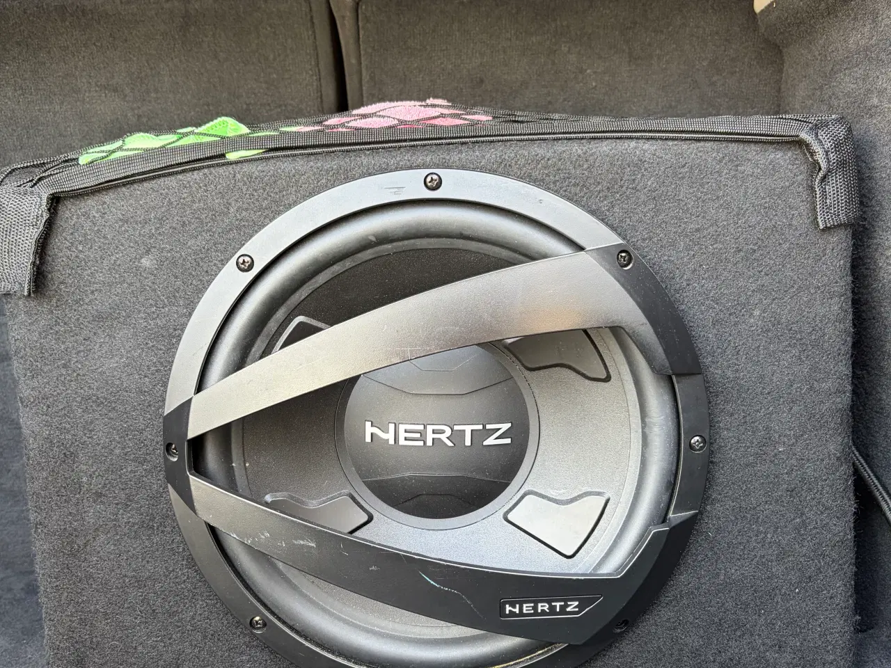 Billede 1 - Hertz DBX 30.3 12” subwoofer i kasse – kraftig bas