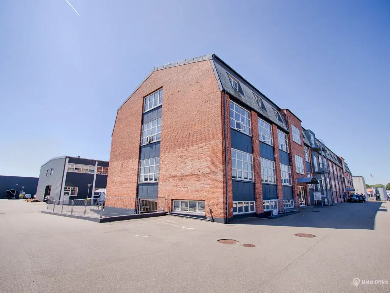 Billede 13 - Lækkert lyst kontorlejemål/showroom/undervisningslokaler centralt i Herlev