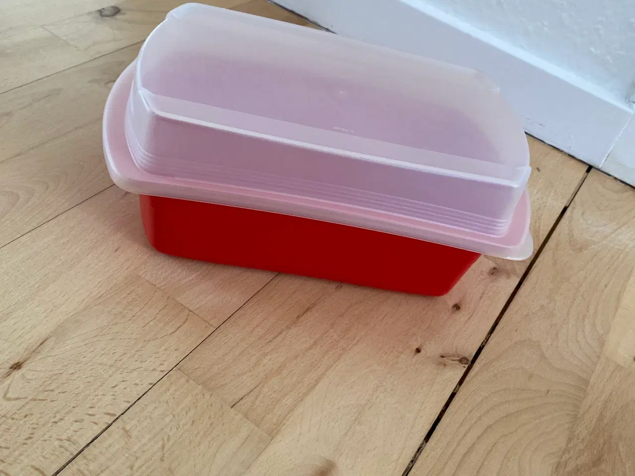 Billede 7 - Rød Tupperware beholder