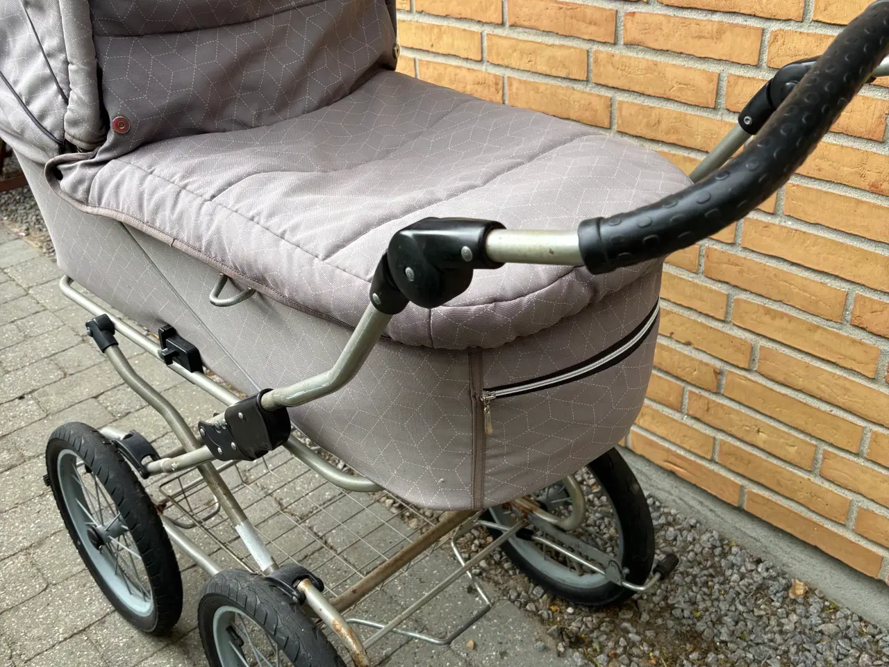 Billede 2 - Barnevogn med lift