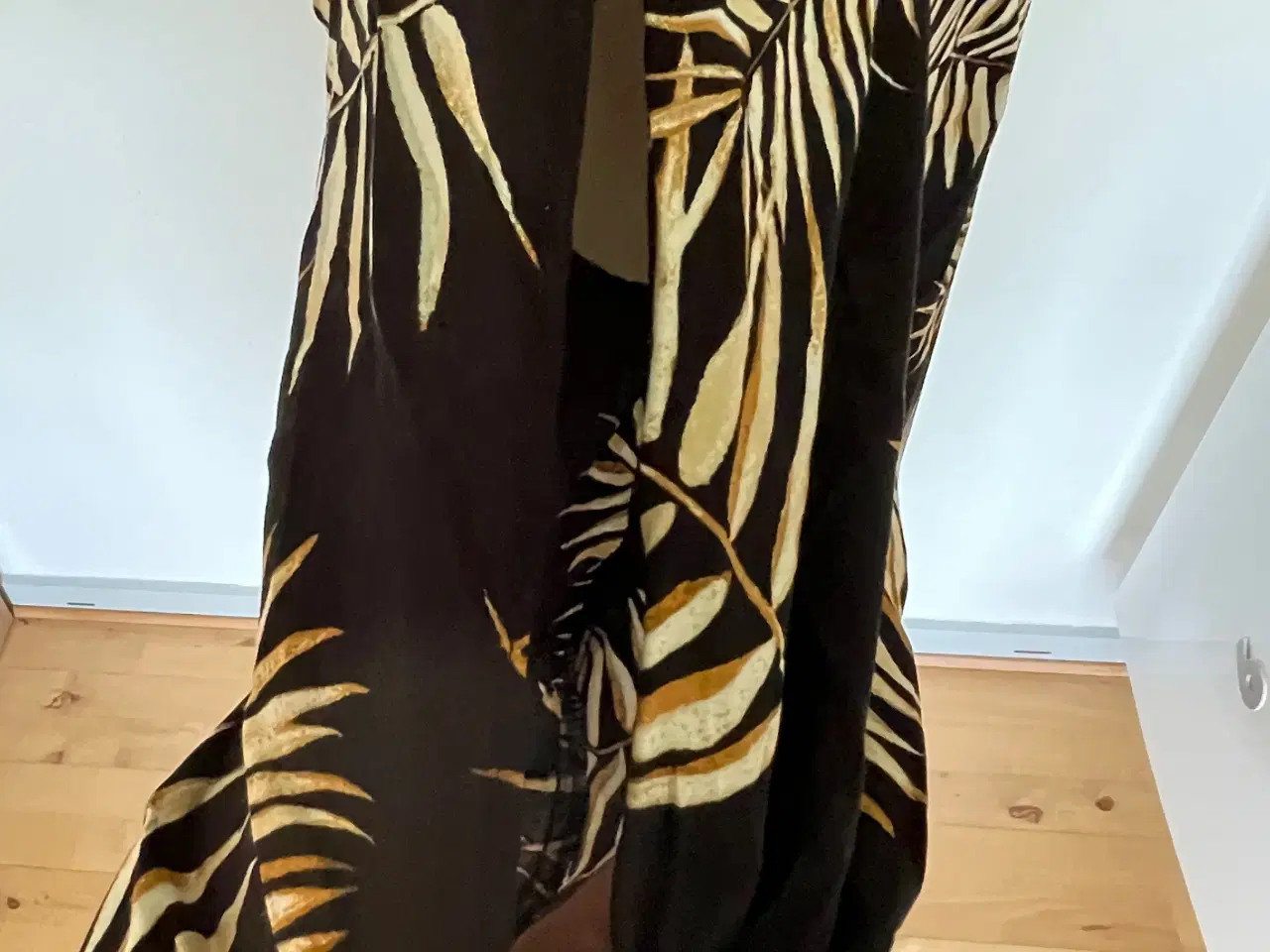 Billede 3 - H&M kjole, m.åbent ærme og bindebånd, str. 42