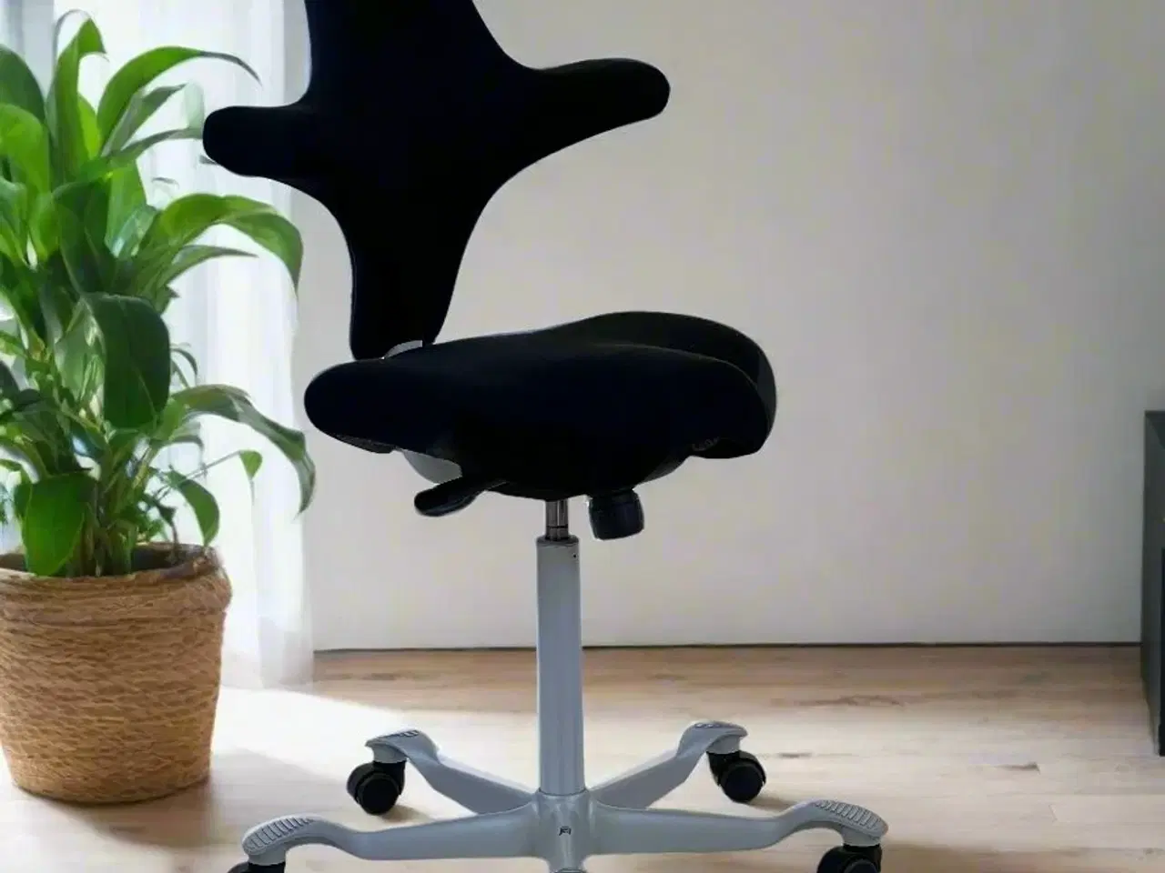 Billede 2 - HÅG Capisco 8106 Kontorstol – Sort/Grå Stel 265 mm