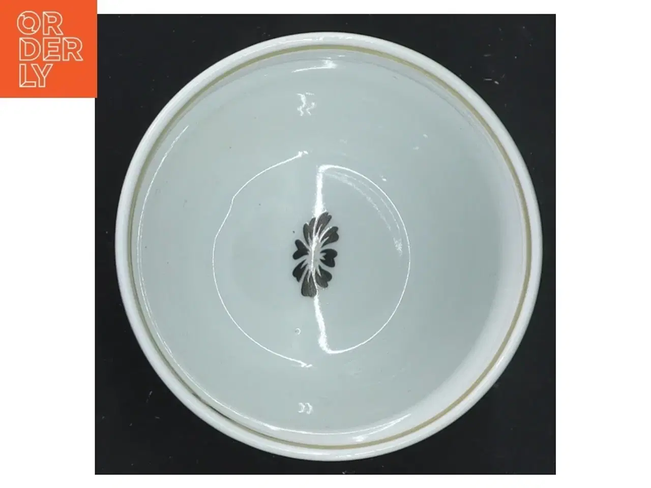 Billede 2 - Porcelænskrus med dekorativ blomsterdesign fra Bo Concept (str. 9x9 cm)