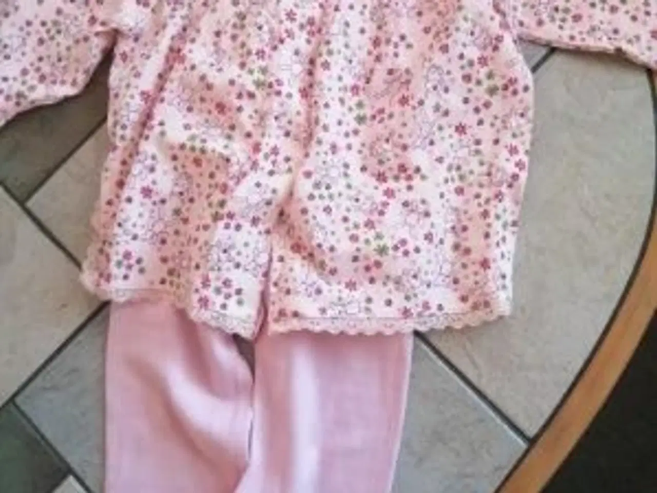 Billede 5 - Sæt og kjoler