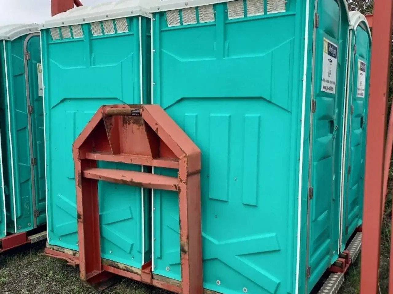 Billede 1 - Toiletlad 4 toiletter + 1 lukket pissoir modul