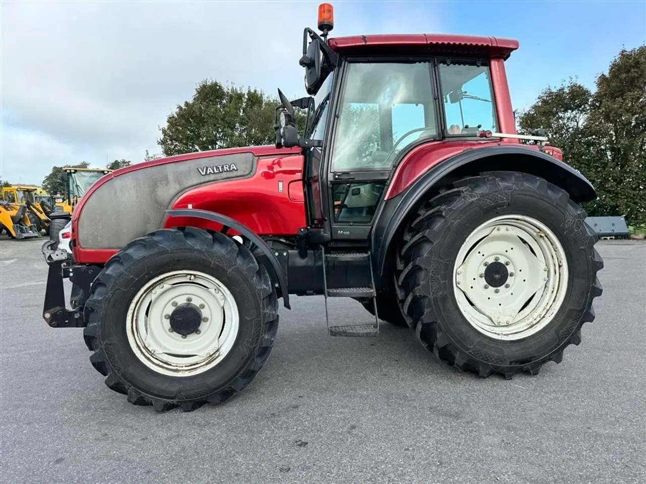 Billede 3 - Valtra M120 KUN 3800 TIMER OG NÆSTEN NYE DÆK!