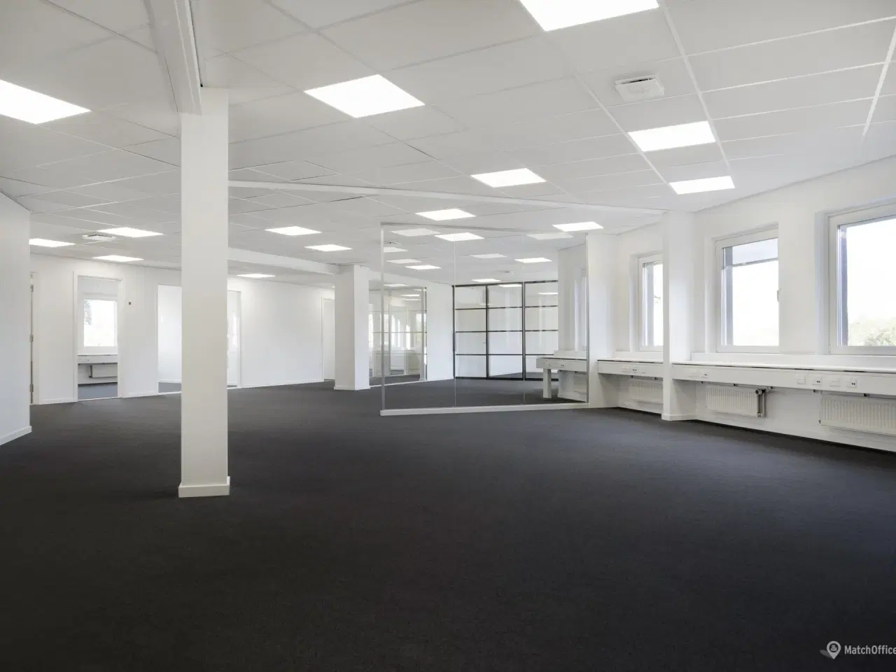 Billede 6 - Stor kontor og lagerejendom med ledige lejemål i varierende størrelser som gør det muligt at finde et lejemål efter behov