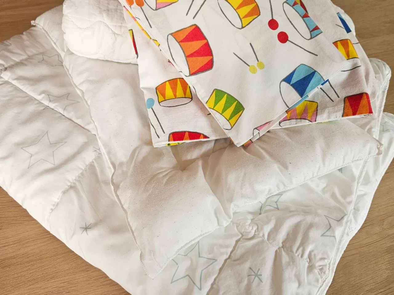 Billede 3 - Weekend seng med ekstra madres mm.