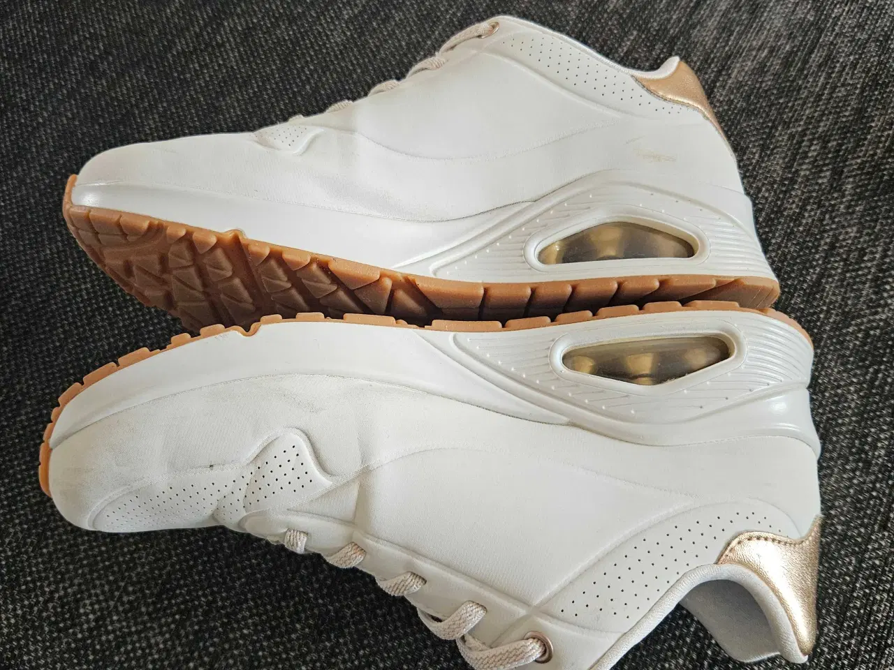 Billede 5 - HVIDE SKECHERS SNEAKERS 