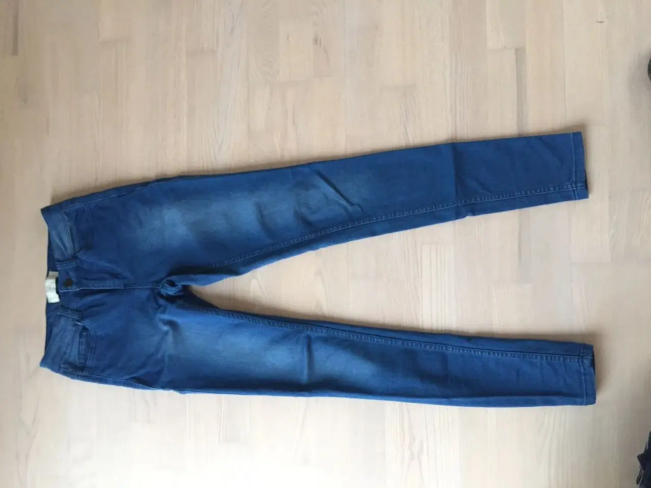 Billede 1 - jeans fra Pieces