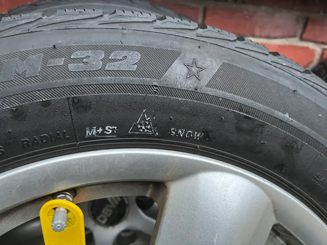 Billede 3 - Nissan Juke Vinterdæk med fælge.
