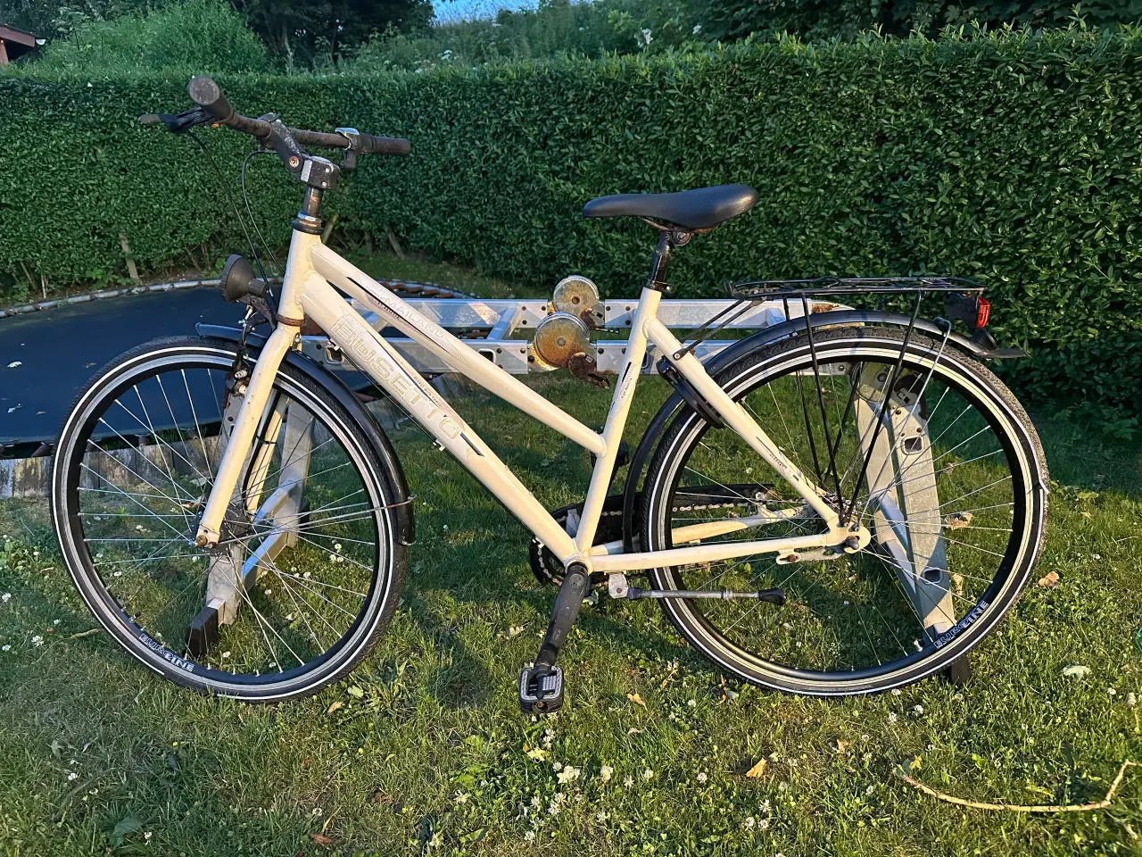Billede 1 - Pige/ dame cykel 