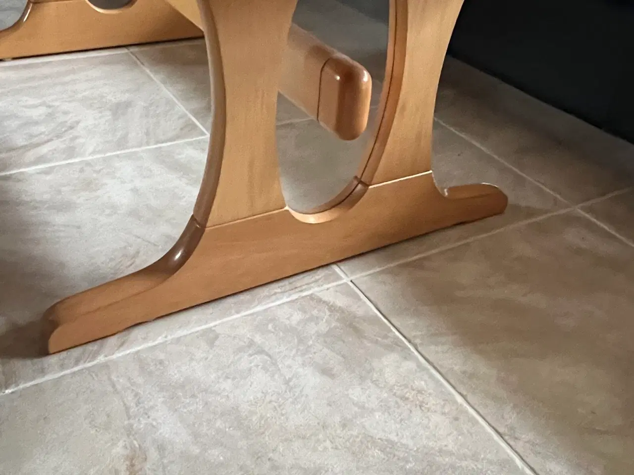 Billede 3 - Sofabord i lakeret massiv bøgetræ