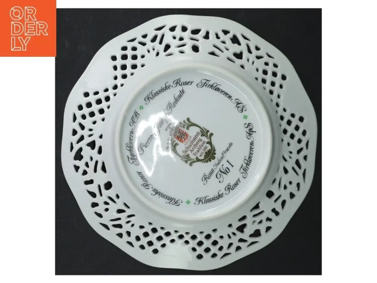 Billede 11 - Porcelænstallerken med gennembrudt kant og rosendekoration fra Firkløveren