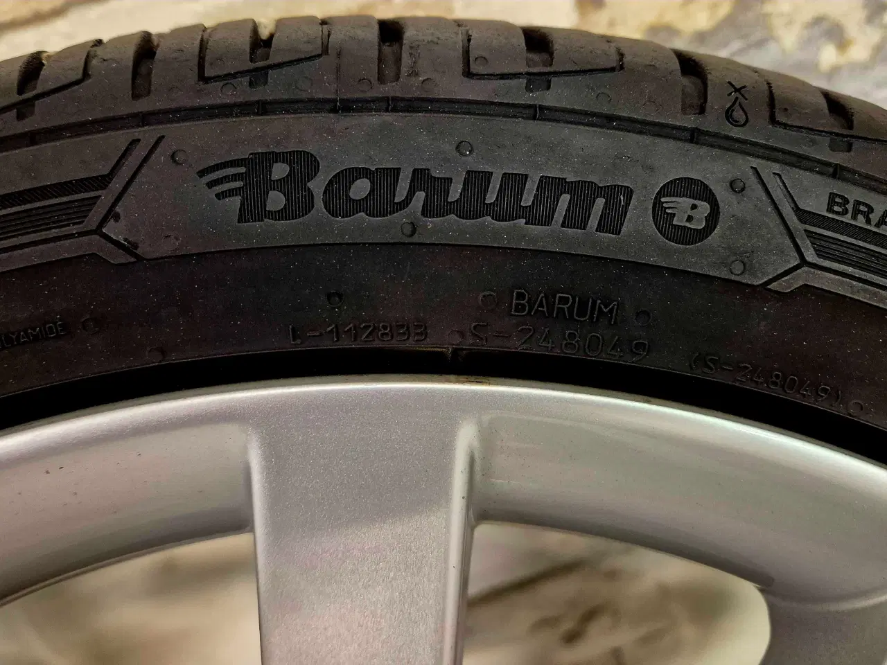 Billede 3 - SKODA 18" ORIGINAL ALUFÆLGE MED NYE SOMMERDÆK5x112