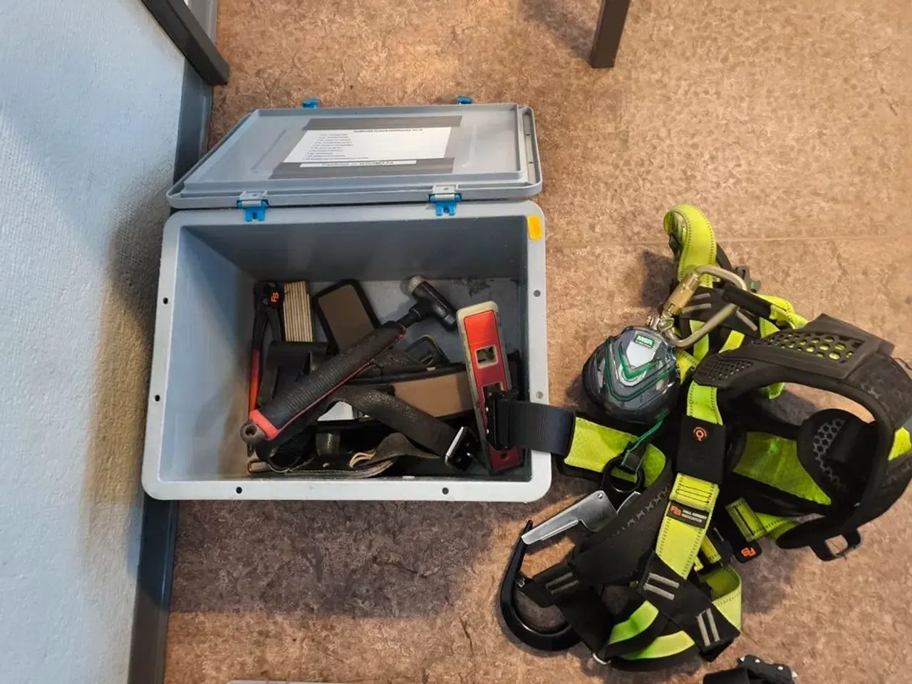 Billede 1 - Kasse m. sikringsgrej samt div.