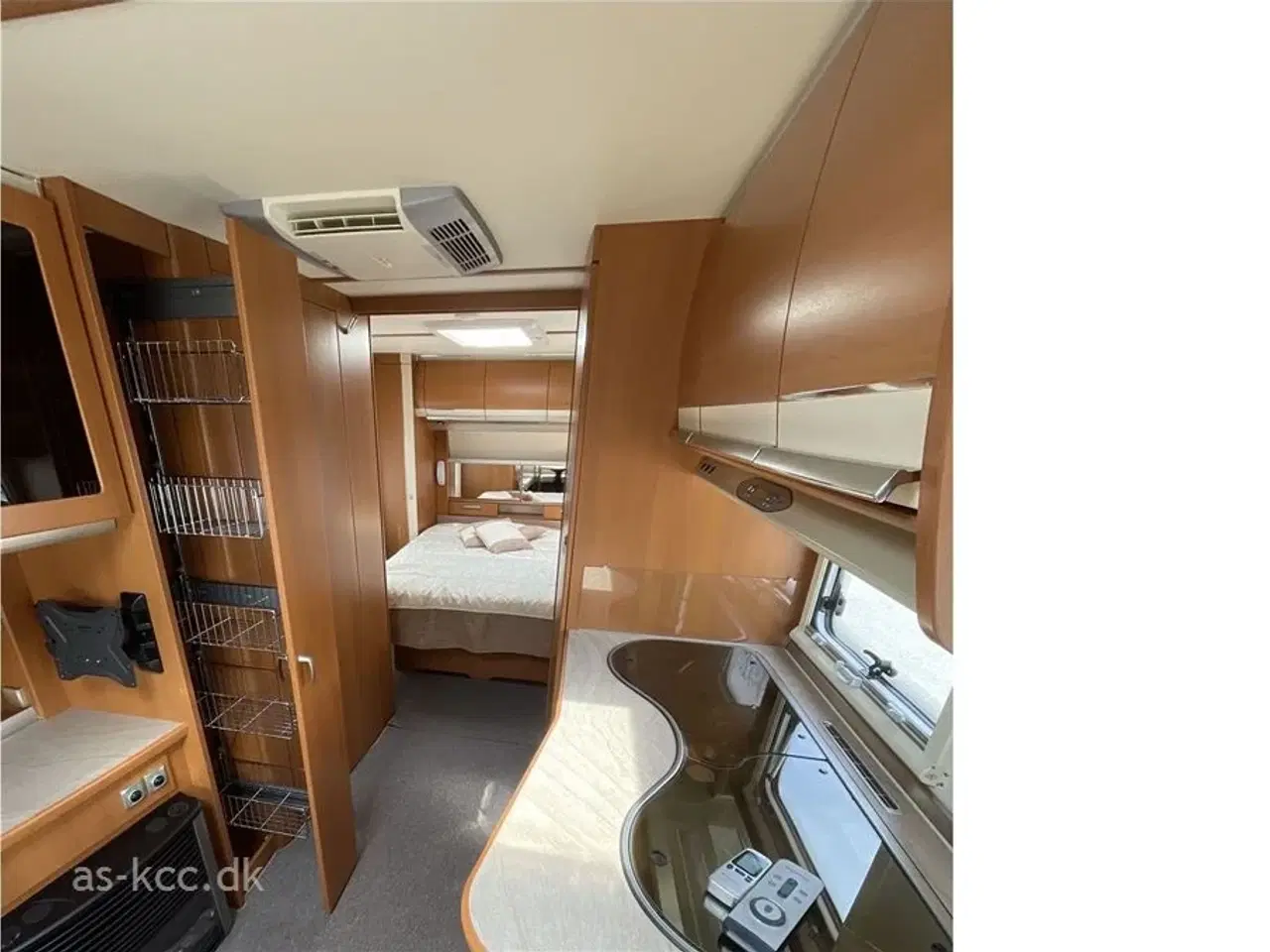 Billede 8 - 2010 - Fendt Diamant 650 TF   Fendt Diamant 650 TF årg. 2010 4 sovepladser, 6 siddepladser, Mover, tæppe i vognen, Air Con, Fiamma posemarkise med 2 sider,