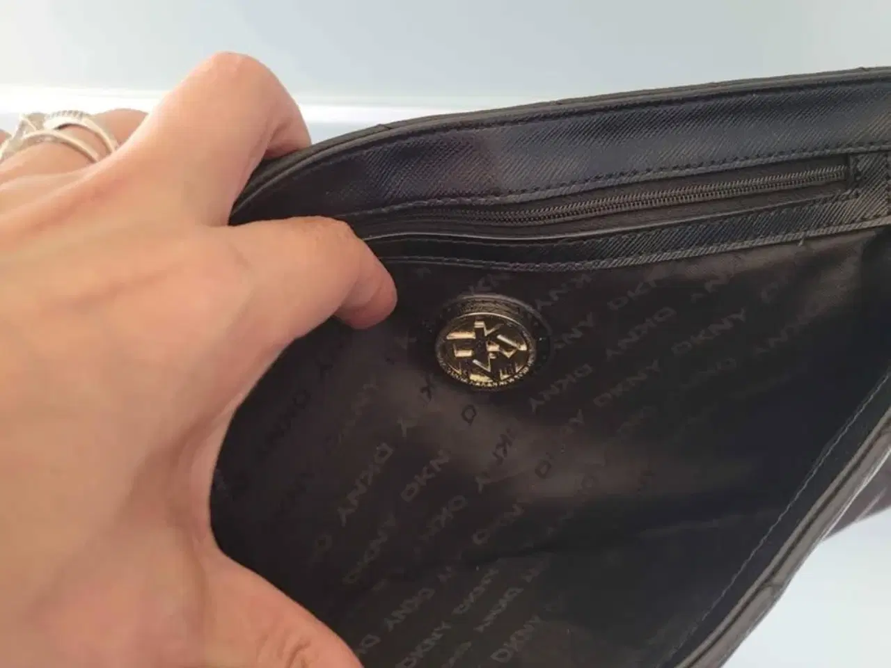 Billede 2 - Ægte DKNY Taske/ Clutch 