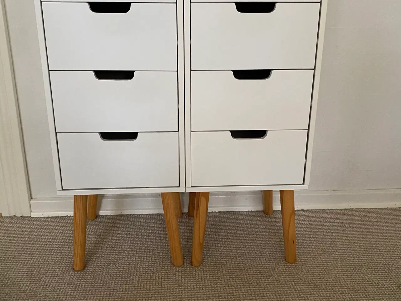 Billede 1 - 2 små skabe hvide