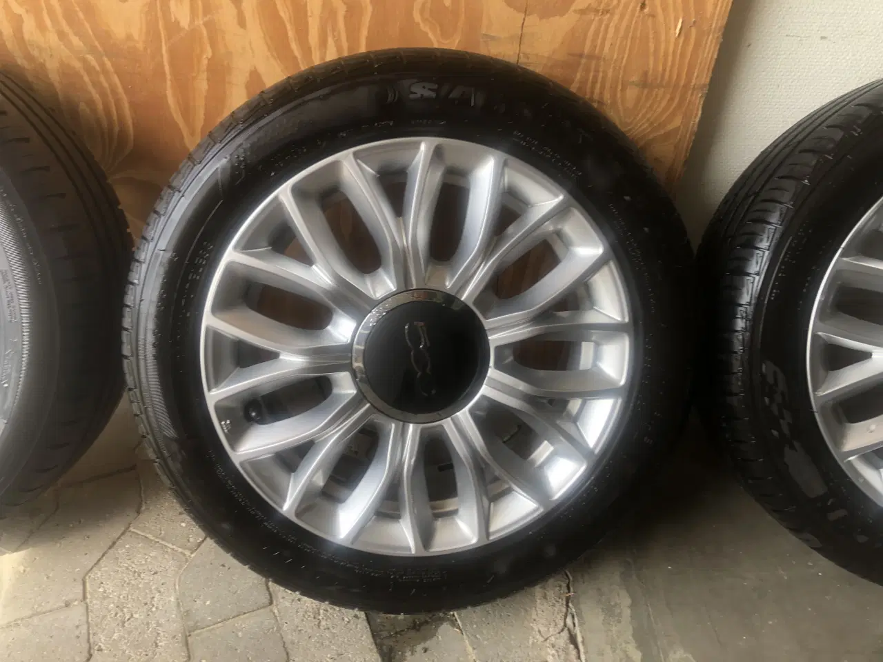 Billede 3 - Originale Fiat 500 Lounge fælge sommerdæk