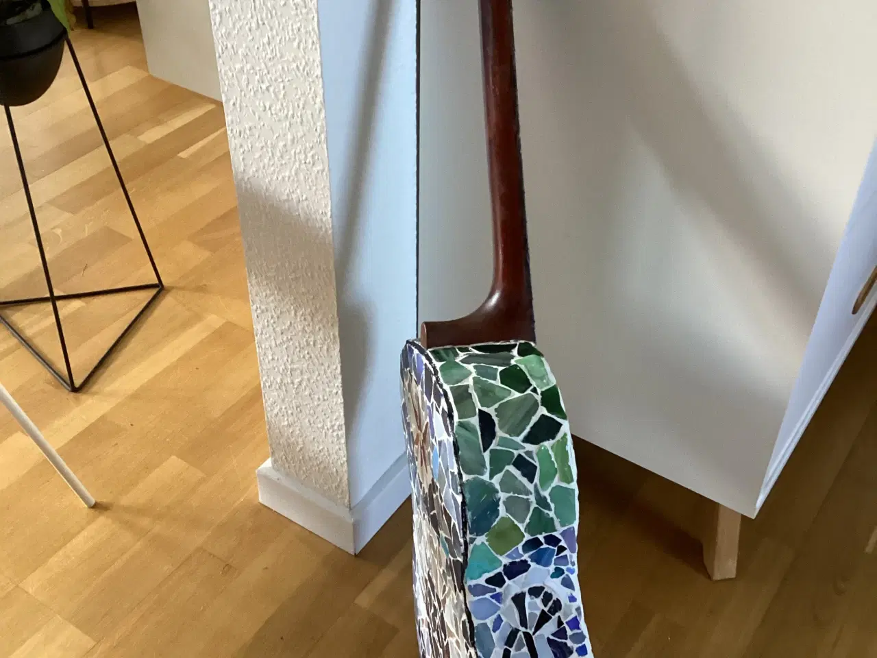 Billede 4 - Pynte guitar med mosaik