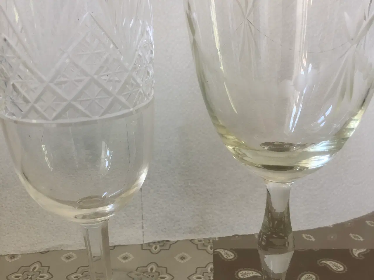Billede 1 - 2 stk rødvinsglas ukendt mærke