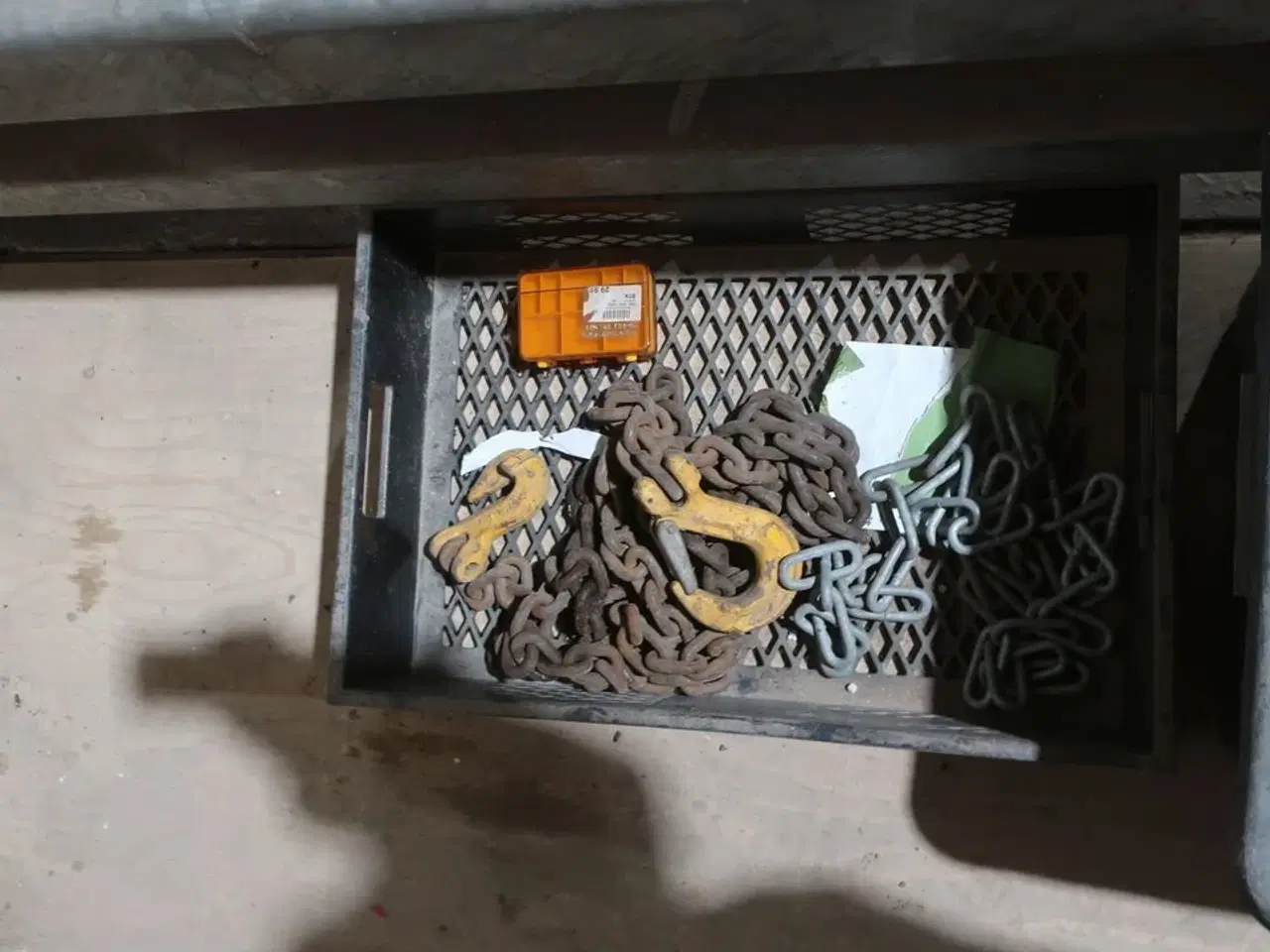 Billede 8 - Div. Kasser med værktøj og varelager