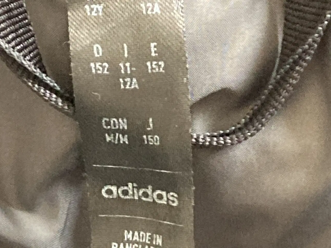 Billede 3 - Sort vinterjakke fra Adidas str. 11-12 år