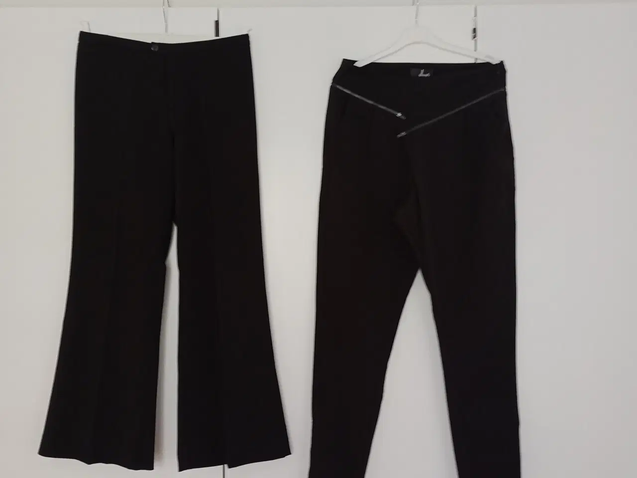 Billede 1 - 2 moderne Bukser ialt 100 kr. Esprit +  Drys.